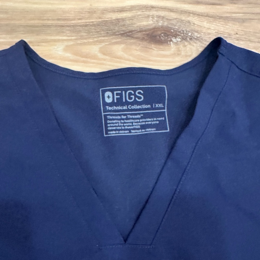 Figs Casma 3 Pocket Scrub Top in Navy Blue Size XXL - Picture 3 of 4
